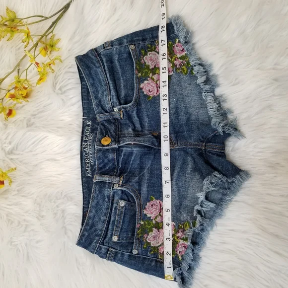 AMERICAN EAGLE Blue Shorts With Flowers Stretch SIZE 4. - Picture 11 of 16